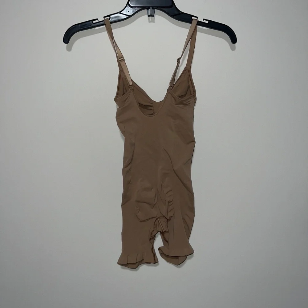 SKIMS SEAMLESS SCULPT MID THIGH BODYSUIT SIENNA LARGE